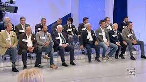 Ultime notizie, eventi, congressi ed un forum dedicato alle persone che vivono con hiv e non. Tutto Uomini E Donne Dalla A Alla Z Sotto Banco Scritti Da Corridoio