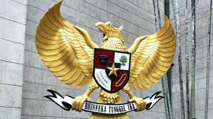 Hari yang dianggap sebagai hari lahirnya pancasila adalah 18 agustus 1945, karena saat itu pancasila secara resmi menjadi falsafah bangsa dengan disahkannya uud 1945. Crglzyzcjmyrbm
