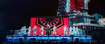 But for a quieter place to shop, head to disney store in disney village which also features droid factory and build your own lightsaber. Legenden Der Macht Star Wars In Disneyland Paris