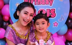Bocah imut ini sudah meminta perayaan ulang tahun sejak sebulan yang lalu. Kue Ultah Baby Shark Topper Novocom Top