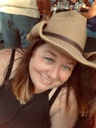 Shauna Walton's Instagram, Twitter & Facebook