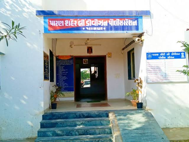 Patan Court Attack: Sasur-Sali Beat Jamai Over Love Marriage; Chaos Erupts