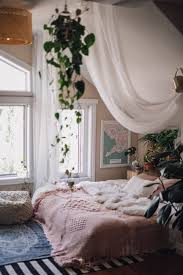 Tips for picking bohemian carpet. This Boho At Home Couple Shoot Has Us Craving Breakfast In Bed Junebug Weddings