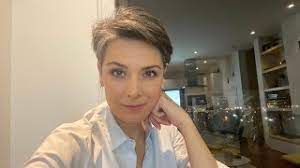 La presentadora silvia corzo, a sus 46 años, continúa robándose las miradas por su belleza. Cambio De Look Silvia Corzo Youtube