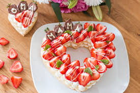 13 kostenlose bilder zum thema herz+schablone. Erdbeer Herzkuchen Letter Cake Zum Muttertag Backe Backe Kuchen