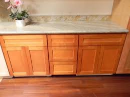 1h Honey Maple Shaker Kitchen Cabinets Photo Album Maple Kitchen Cabinets Kitchen Cabinets Shaker Kitchen Cabinets