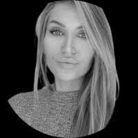 Laura Grout's Instagram, Twitter & Facebook