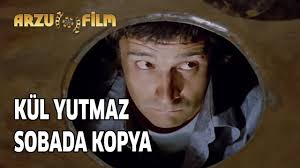 Hababam sınıfı sınıfta kaldı izle, hababam sınıfı sınıfta kaldı full izle, hababam sınıfı sınıfta kaldı hd izle, okuldan mezun olamayan hababam sınıfı hastanede ölümle pençeleşen mahmut hocayı mutlu etmek için sahte karneler. Hababam Sinifi Sinifta Kaldi Sobada Kopya Kulyutmaz Youtube