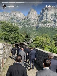 Το 1950 ήταν απαραίτητο για μια γυναικεία τσάντα να ταιριάζει με το καπέλο, τα παπούτσια και άλλα αξεσουάρ. D85np5jmzm3psm