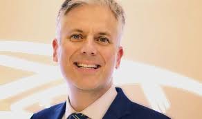 A top exec leaves role as liaison between Ford Motor and its dealers