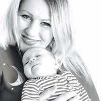 Lana Wallace's Instagram, Twitter & Facebook