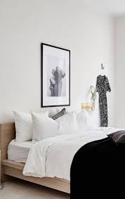 The hardest part of designing a minimal bedroom involves staying away from the sterile and creating the classy and luxurious white minimal bedroom is more popular globally than arguably any other bedroom style. Graphic Home With A Natural Touch Coco Lapine Design White Bedroom Decor White Bedroom Design French Bedroom Design