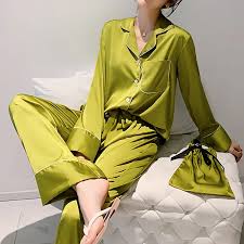 Rekomendasi 7 merek baju tidur imut dan lucu piama yang terdiri dari atasan berupa kemeja longgar lengan panjang dengan beberapa kancing. Jahe Baju Tidur Wanita Satin Baju Tidur Santai 2 Pcs Kemeja Celana Piyama Anak Baju Tidur Halus Jubah Mandi Intim Pakaian Dalam Wanita Homewear Piyama Set Aliexpress
