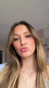 Kara Terry's Instagram, Twitter & Facebook