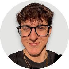 Daniel Eyman's Instagram, Twitter & Facebook