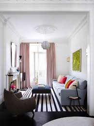 Zorg ervoor dat de weinige elementen die je wel toevoegt iets bijdragen aan de inrichting van de ruimte. Wooninspiratie Kleine Woonkamer 1 Decorar Salas Pequenas Decoracion De Salas Pequenas Decoracion De Interiores