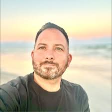 What is the right entrance to Mossbrae Falls?