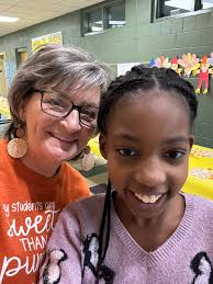 🦃Students and staff at Mayfield Elementary came together last week for a  'Friendsgiving' celebration before heading into Thanksgiving break! It's an  event they look forward to each year. 💜Events like these remind