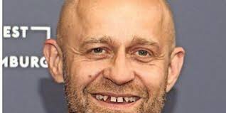 Maybe you would like to learn more about one of these? Correspondiente Antagonista Valor Stefan Raab Nike Raab Berenjena Tierra Moviente