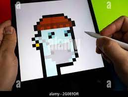 Pixel Art Bild Des Cryptopunk 7523 Nicht Fungible Token Nft Sammlerstuck Im Jahr 2017 Erstellt Auf Dem Bildschirm Des Ipad Gesehen Erste Digitale Nft Kunst Staffor Stockfotografie Alamy