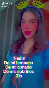 Vídeos de Nadia (@soy__nadia_) con «Faldita Alo