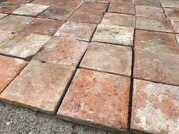 Since each tile is made individually by hand no two are ever the same resulting in a tactile quality to the finish and shape. Historische Baustoffe Prenzel Terracotta Fliesen 18x18 Cm