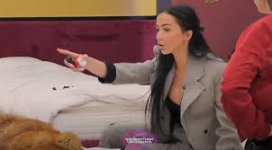 Xheneta ia shpjegon banorëve sherrin mes Gjestit dhe Edit