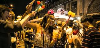 Hoje é o dia da festa popular mais genuína do grande porto. 5 Tradicoes Do Sao Joao No Porto Blog Portoalities