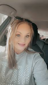 What hair color with layers suits me?