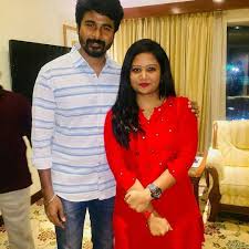 Sivakarthikeyan wiki, age, family, movies, hd photos, biography, and more by admin june 29, 2020 share on facebook share on twitter pinterest linkedin tumblr email Our Sivakarthikeyan Anna Meet His Fan S Family Fan Style Fashion