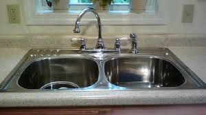 L Astuce Imparable Pour Faire Briller Un Evier En Inox Evier En Inox Trucs De Cuisine Evier