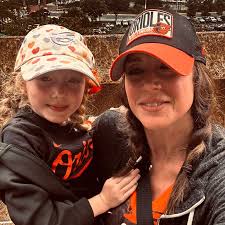 Ellie, Miss Orange, is scolding her tail 🤣