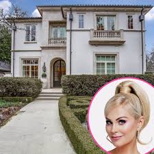 After the split in 2009, she had . Kameron Westcott Sells Her Pink Themed Mansion For 5 1 Million