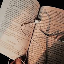 Pin By ᴬᴸᴿᴵᴳᴴᵀ ᴰᵁᴰᴱ ᴳᴼ ᵀᴿᴵᴾ ᴼᵛᴱᴿ ᴬ ᴷᴺ On Aesthetic Girls Book Photography Book Aesthetic Book Lovers
