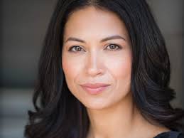 Elvia Hill: Cuenta la historia de la comunidad hispana a través de su  actuación