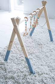 Die dauer der herstellung ist dabei sehr schwer einzuschätzen, da natürlich ein einziges pferd im gegensatz zu einer ganzen herde viel mehr zeit in anspruch nimmt. Anleitung Fur Einen Baby Spielbogen Aus Holz Besonderes Geschenk Zur Geburt Selber Machen Werbung Babyeckchen Mama Blog