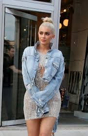 The kendall + kylie clothing collection is available at macy's. Meet Stylist Jill Jacobs The Brains Behind Kylie Jenner S Fashion Switch Up Allure