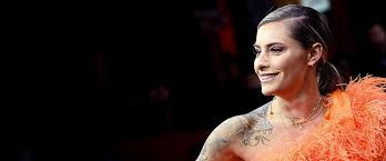 Nicht nur, dass an ihrem unterarm. Das Steckt Hinter Den Tattoos Von Sophia Thomalla