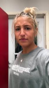 Lora Snell's Instagram, Twitter & Facebook