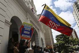 Guns would have served as a vital pillar to remaining a free people, or at least able to put up a fight, javier vanegas, 28, a venezuelan teacher of english now exiled in ecuador, told fox news. Venezuela Latin America A Way Out Of The Crisis Opendemocracy