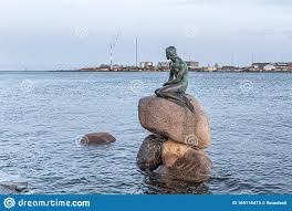 Inicio tus guías de viaje copenhague sirenita (the little mermaid). Estatua De Bronce De La Pequena Sirenita Situada En El Puerto De Copenhague Foto De Archivo Editorial Imagen De Cubo Copenhague 169116473