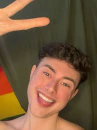 life be lifin' 🤷🏻‍♂️🥲 just some updated/current pics👌🏻😉 . . . . #gay  #cute #hot #lgbtq #lgbt #follow #like #fyp