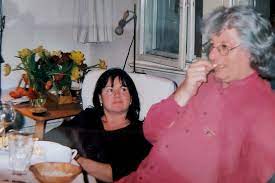 A legendás író múzeuma is kinőhet a dologból. A Szavak Csodalatos Elete Ma Lenne 70 Eves Esterhazy Peter Wmn