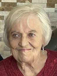 Carolyn Lyon's Instagram, Twitter & Facebook