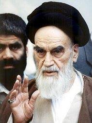 Ayathollah Khomeini; Foto: AP. Vor dem Hintergrund säkularer Tendenzen innerhalb des Systems der Islamischen Republik und der Gesellschaft, ... - Khomeini