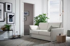 Un divano piccolo a due posti permette di sfruttare questo mobile in situazioni in cui lo spazio deve essere sfruttato nel modo migliore possibile. Idee Salvaspazio Divano Angolare Per Piccoli Spazi