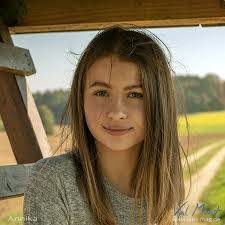 Natalie Grebe's Instagram, Twitter & Facebook