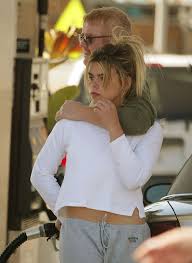 She first appeared as a performer in scratchy & co, aged 13. Billie Piper Opens Up On Reckless Marriage To Ex Husband Chris Evans Learning A Lot Celebrity News Showbiz Tv Express Co Uk