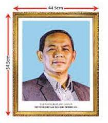 Bekas menteri besar negeri sembilan mohamad hasan menjarakkan dirinya dengan sebuah banglo berbentuk minangkabau di. D Bingkai Potret Menteri Besar Negeri Sembilan Home Furniture Home Decor On Carousell
