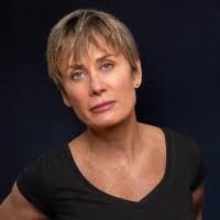 Lisa Larson's Instagram, Twitter & Facebook